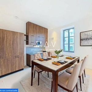 Property in Carre d'Or