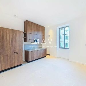 Property in Carre d'Or