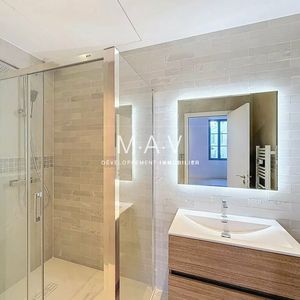 Property in Carre d'Or