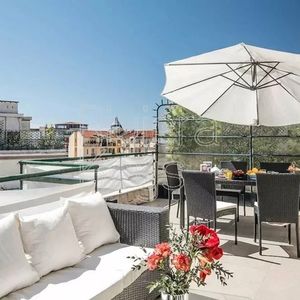 Property in Carre d'Or