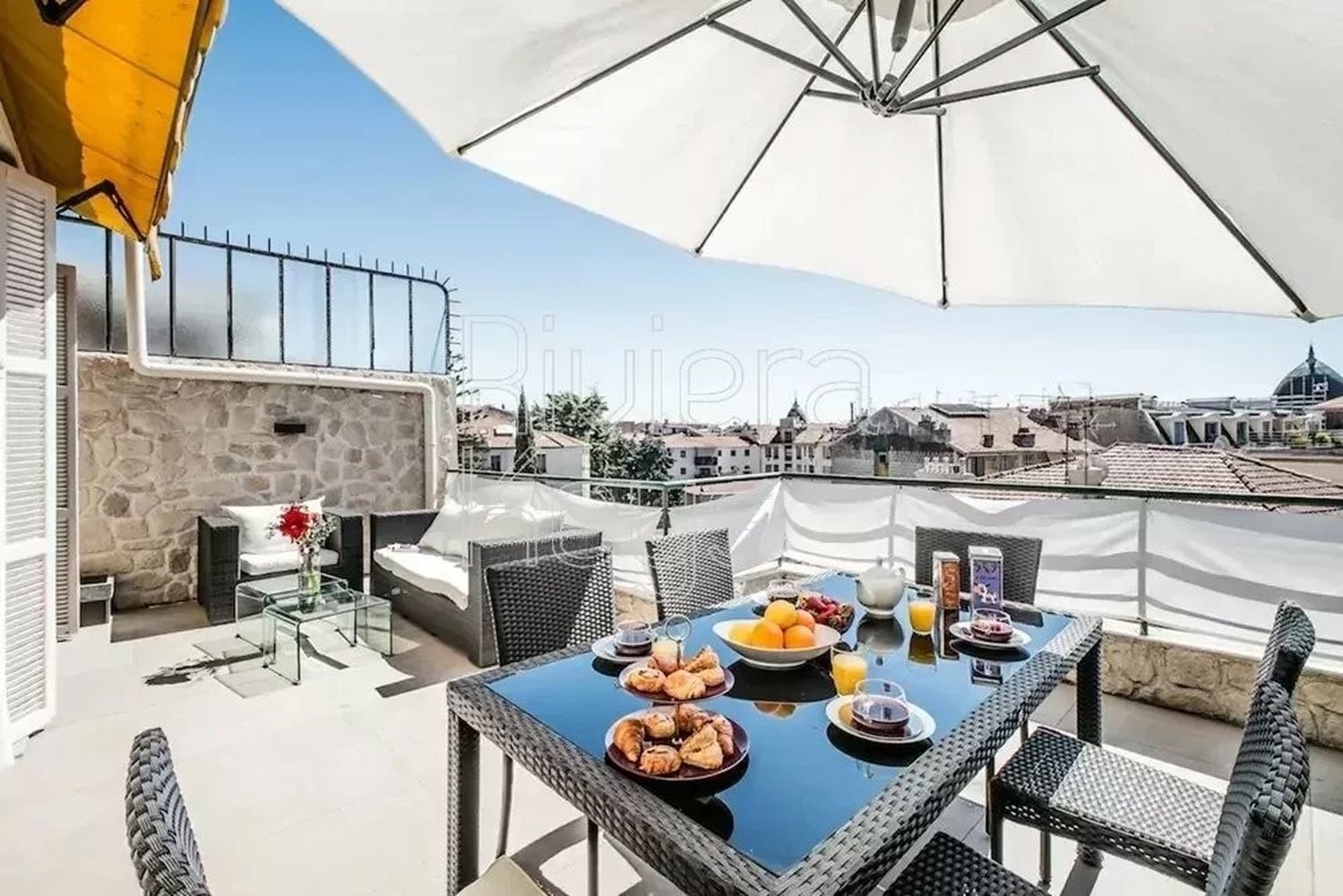 Property photo in Carre d'Or