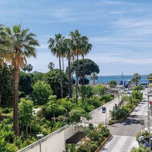 Property in Carre d'Or