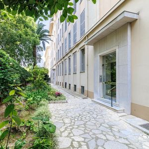 Property in Carre d'Or