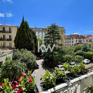 Property in Carre d'Or