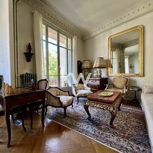 Property in Carre d'Or