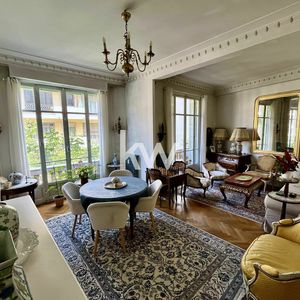 Property in Carre d'Or