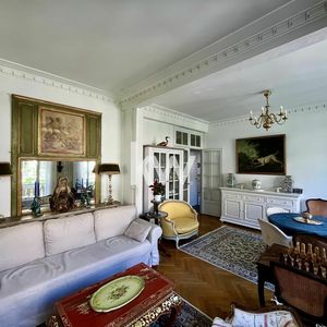 Property in Carre d'Or