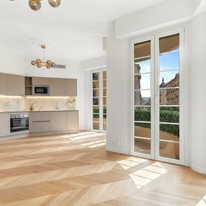 Property in Carre d'Or