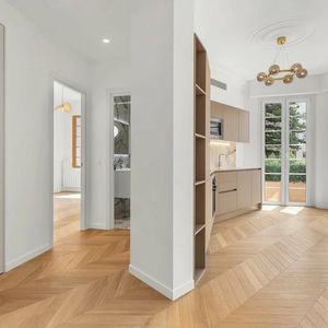 Property in Carre d'Or