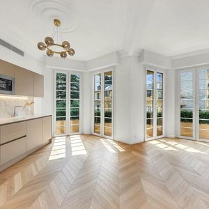 Property in Carre d'Or