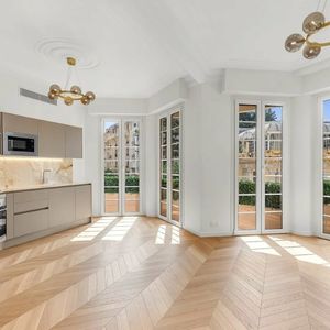 Property in Carre d'Or