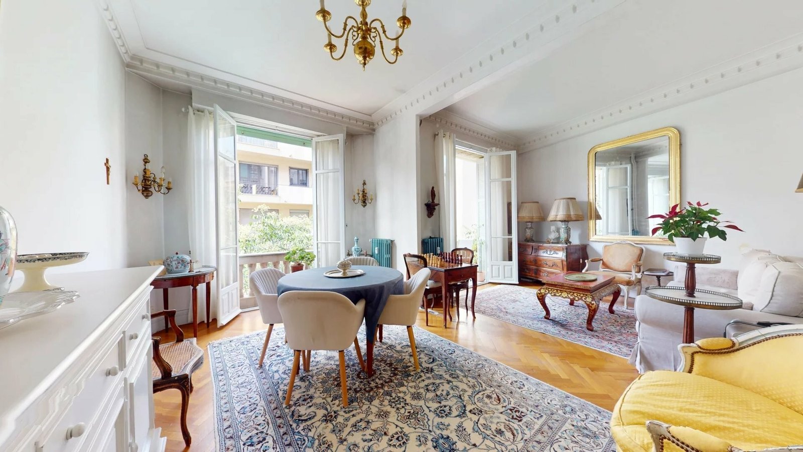 Property photo in Carre d'Or