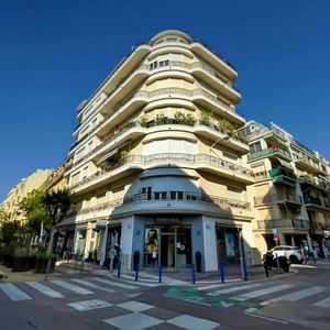 Property in Carre d'Or