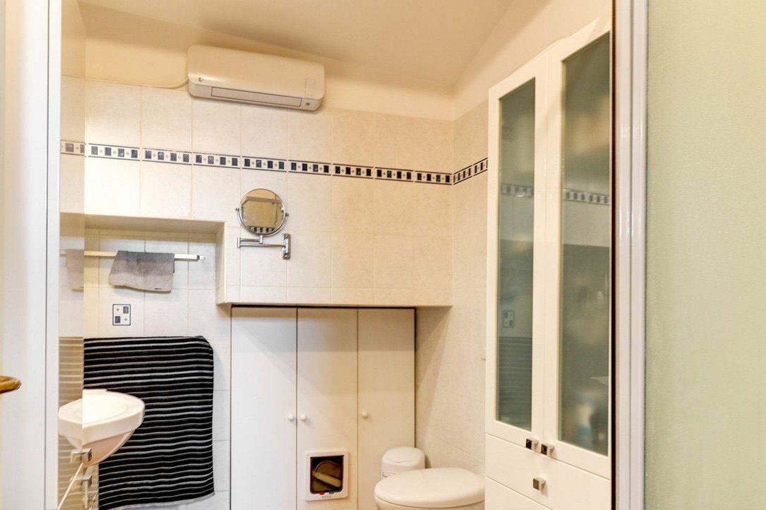 Property photo in Carre d'Or