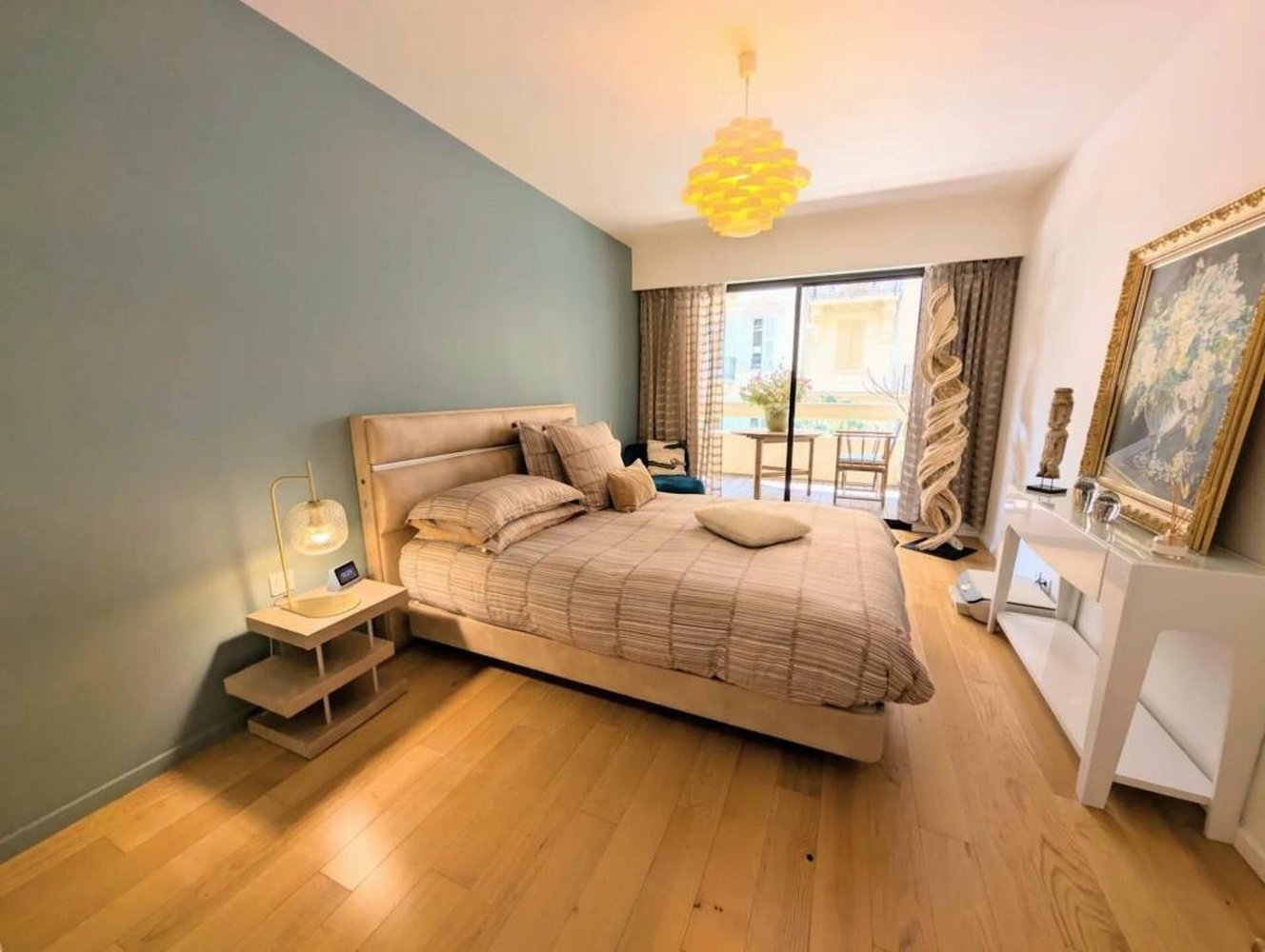 Property photo in Carre d'Or