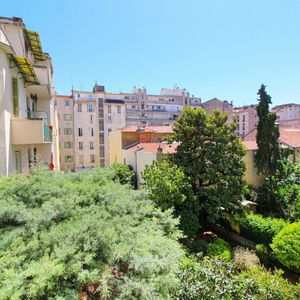 Property in Carre d'Or