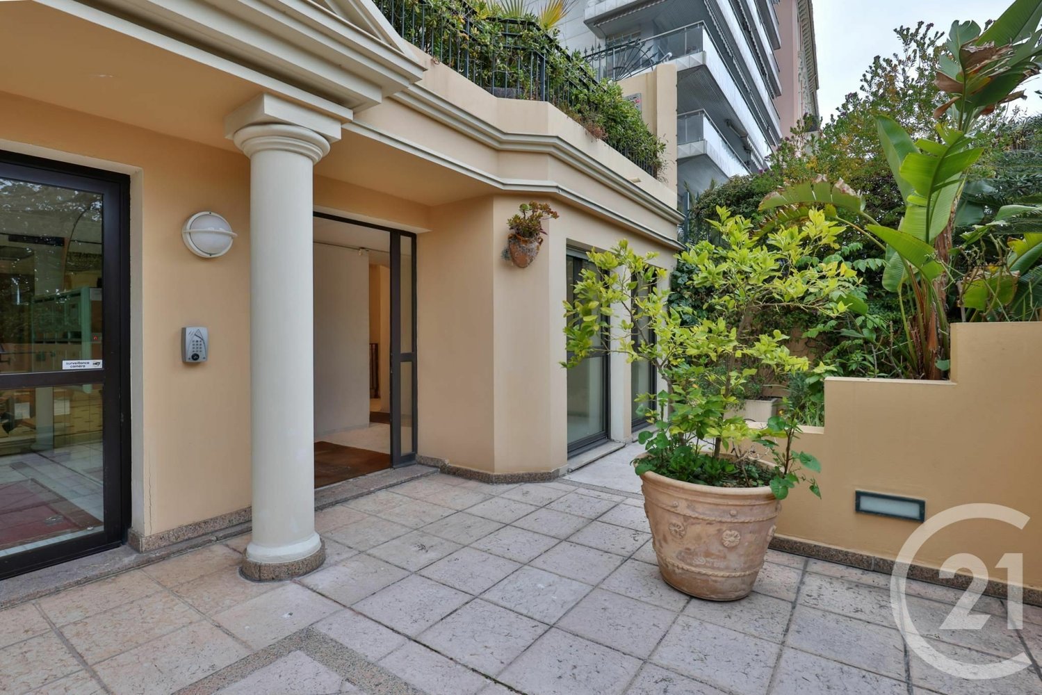 Property photo in Carre d'Or