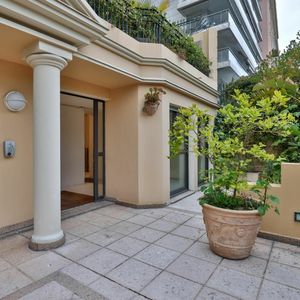 Property in Carre d'Or