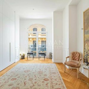 Property in Carre d'Or