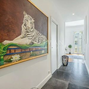 Property in Carre d'Or