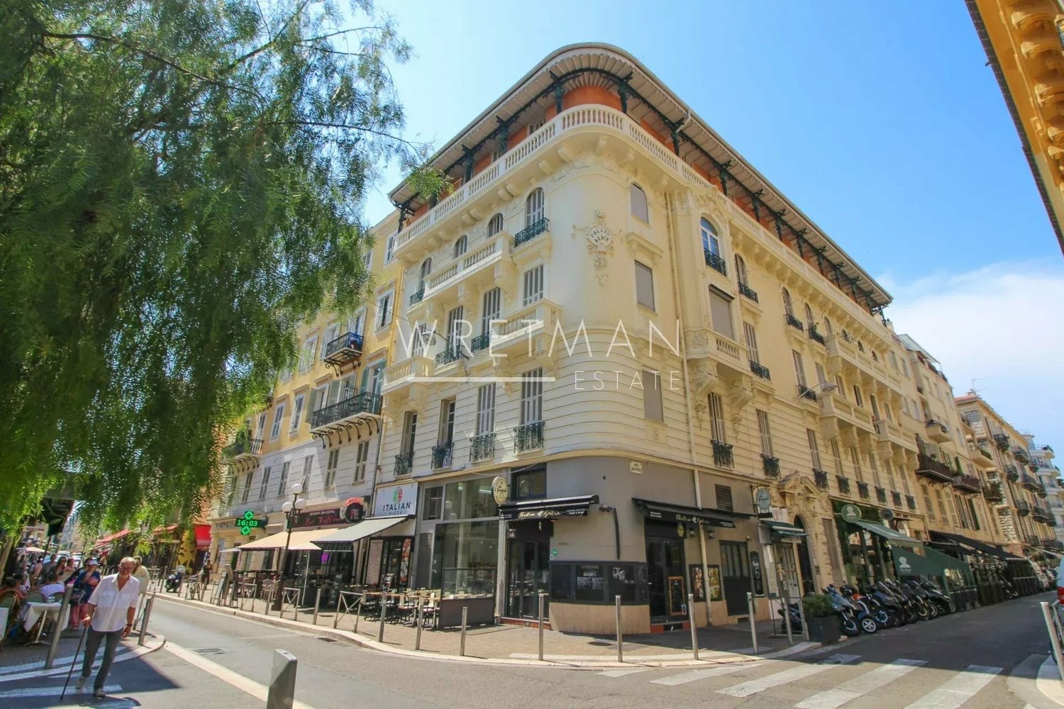 Property photo in Carre d'Or