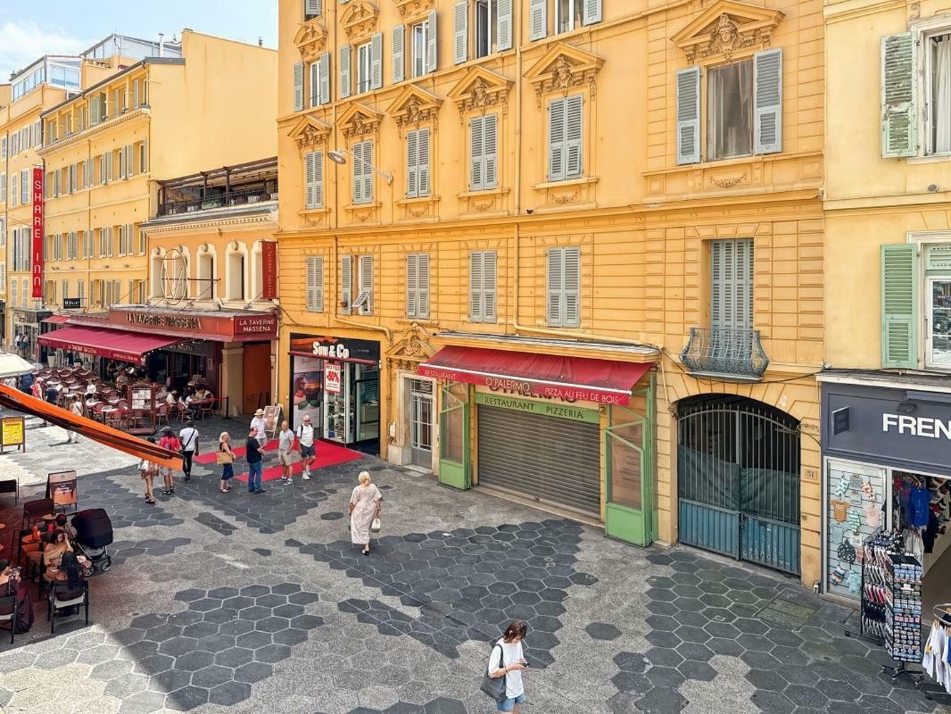 Property photo in Carre d'Or