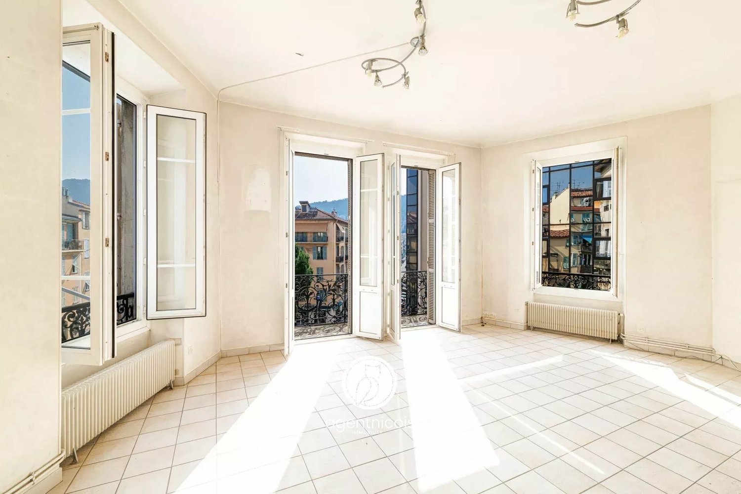 Property photo in Port