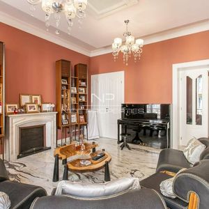 Property in Carre d'Argent