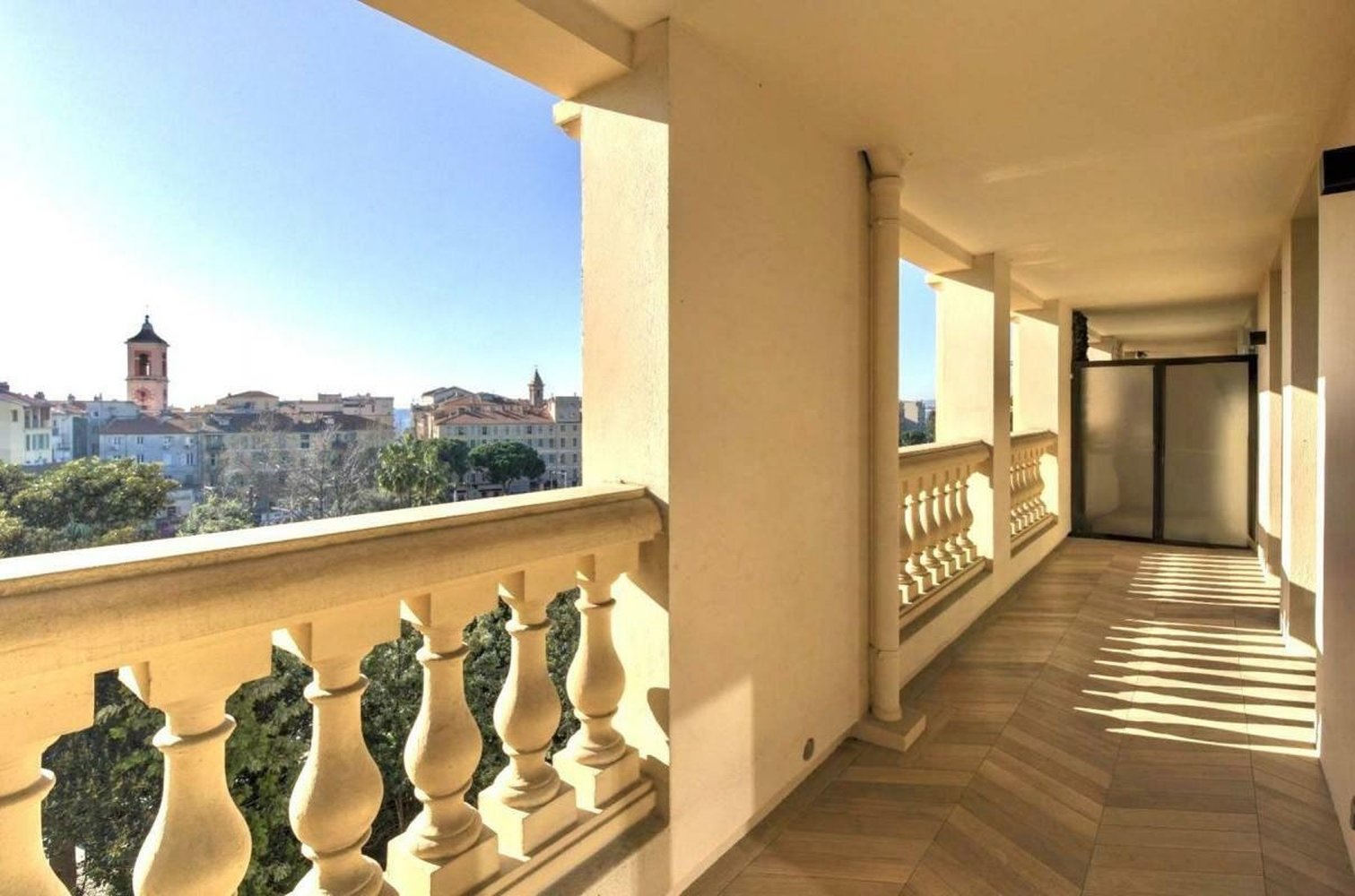 Property photo in Carre d'Argent