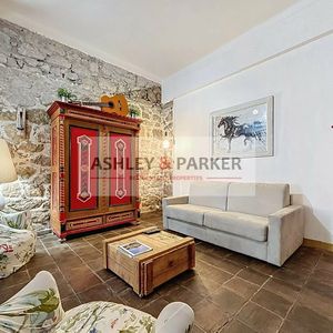 Property in Carre d'Argent