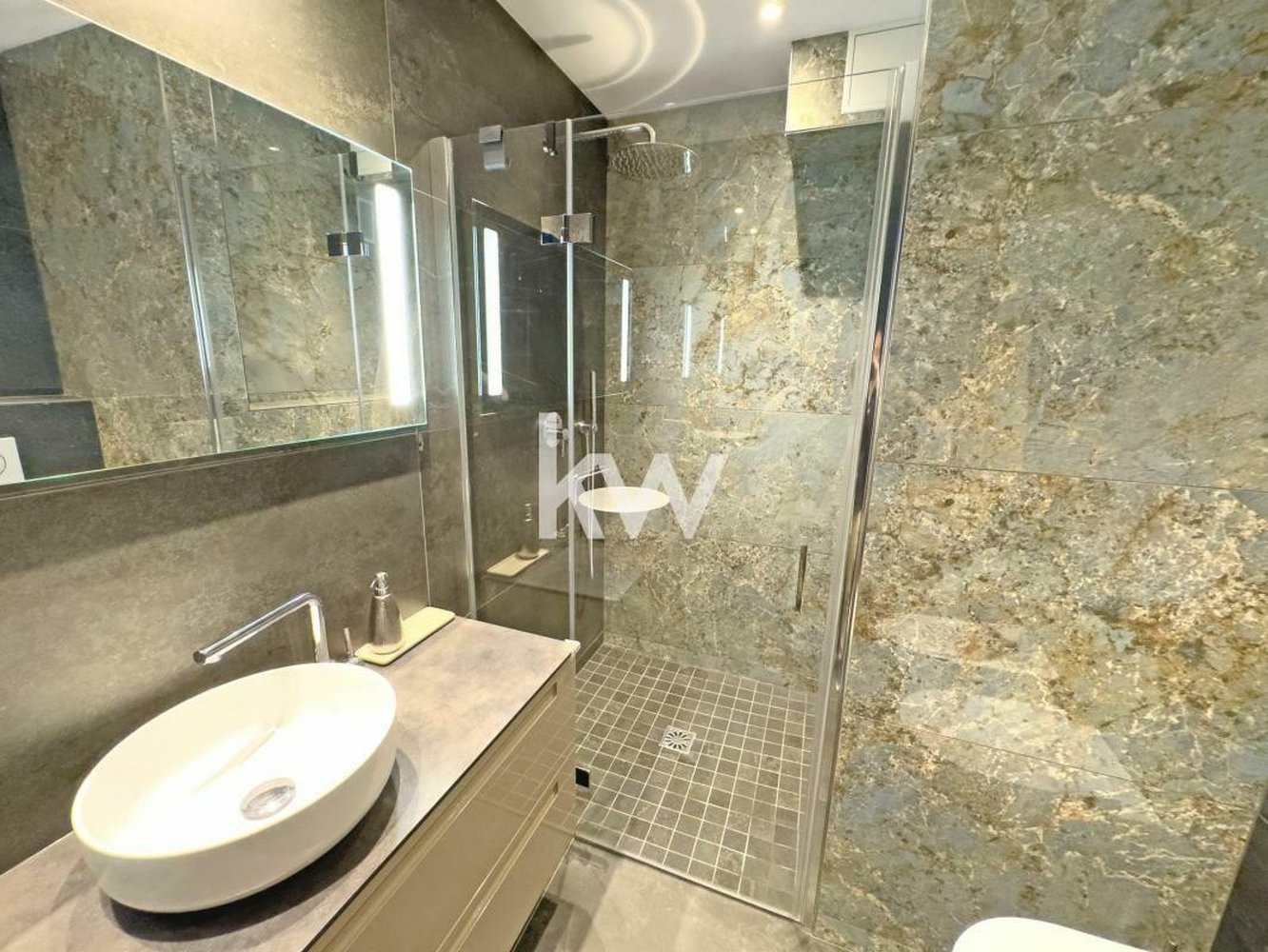 Property photo in Carre d'Or