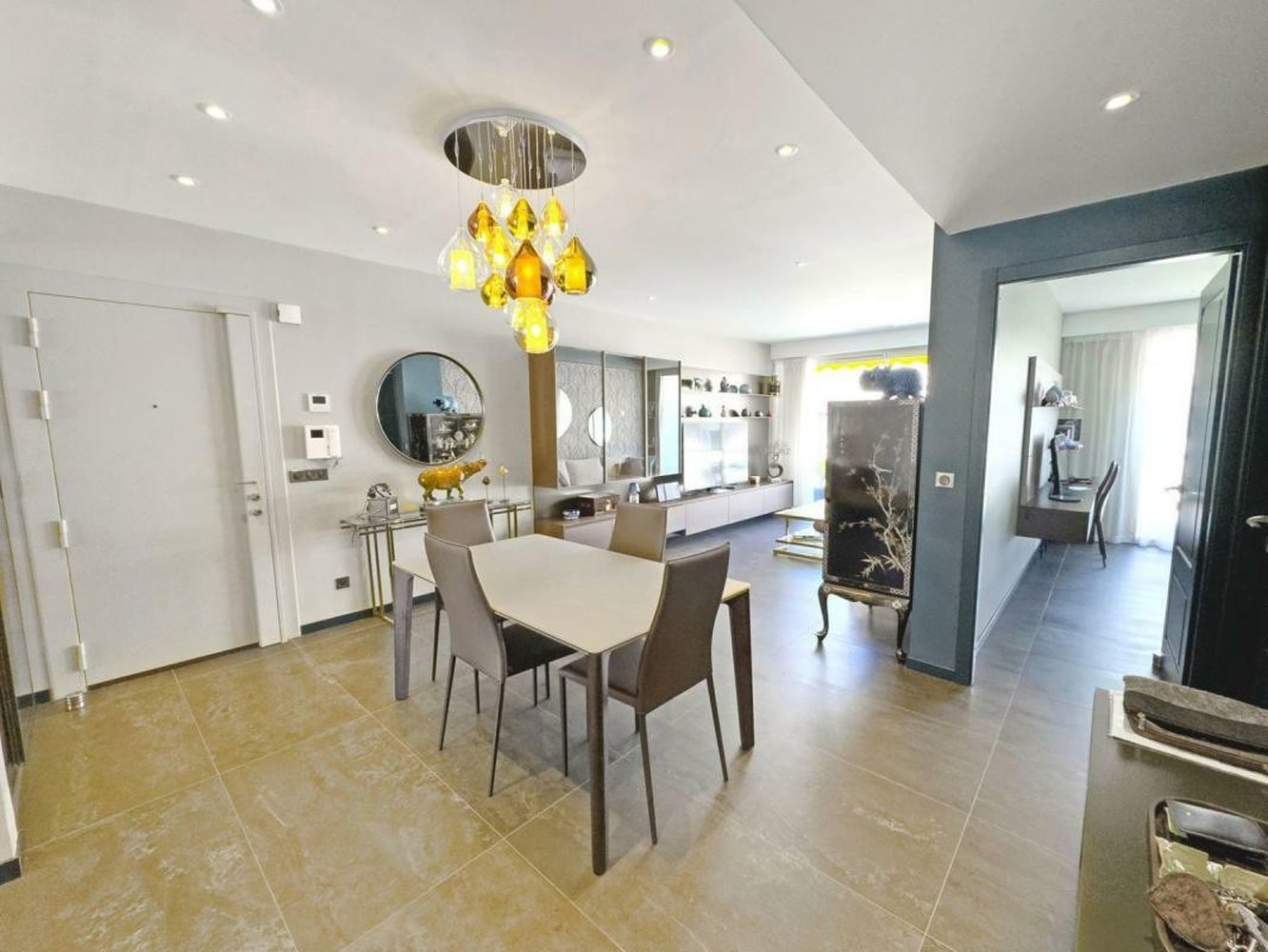 Property photo in Carre d'Or