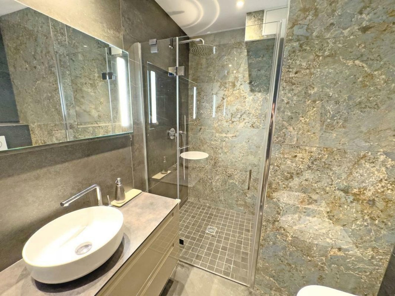 Property photo in Carre d'Or