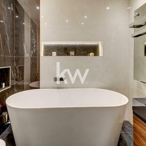 Property in Carre d'Or