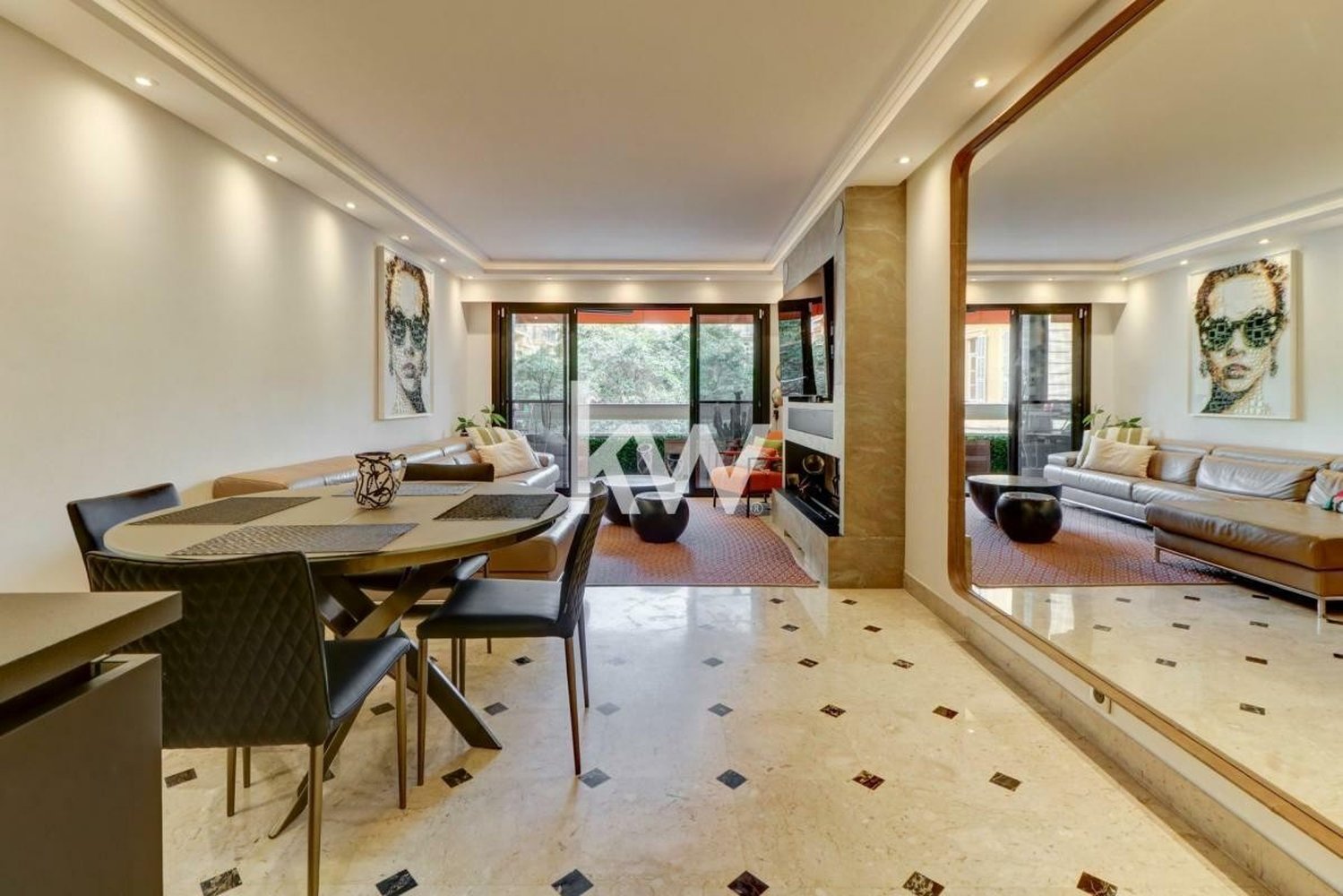 Property photo in Carre d'Or