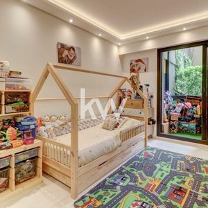 Property in Carre d'Or