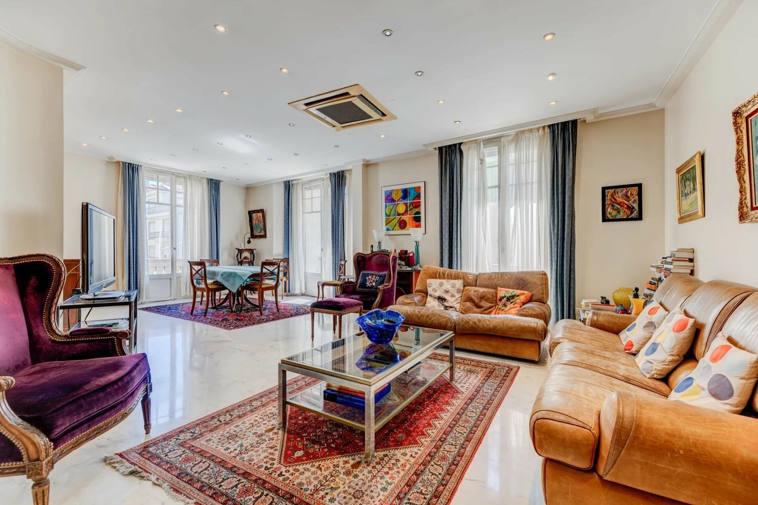 Property photo in Carre d'Or