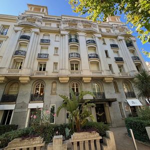 Property in Carre d'Or