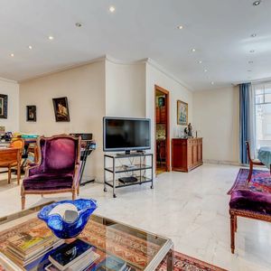 Property in Carre d'Or