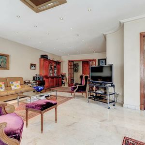 Property in Carre d'Or