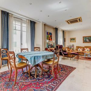 Property in Carre d'Or