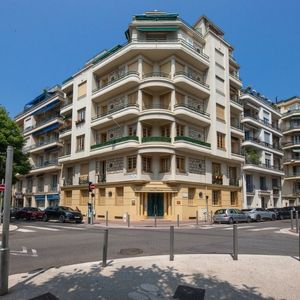 Property in Carre d'Or