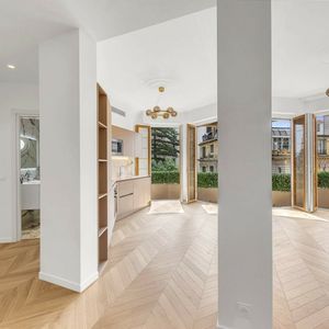 Property in Carre d'Or