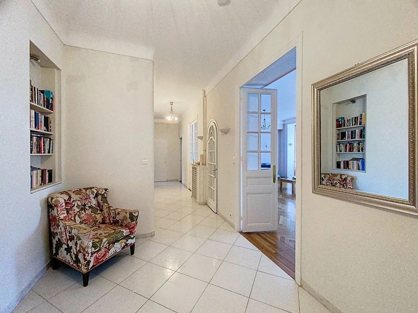 Property photo in Carre d'Or