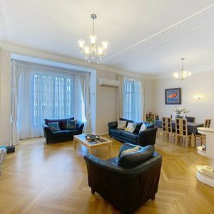 Property in Carre d'Or