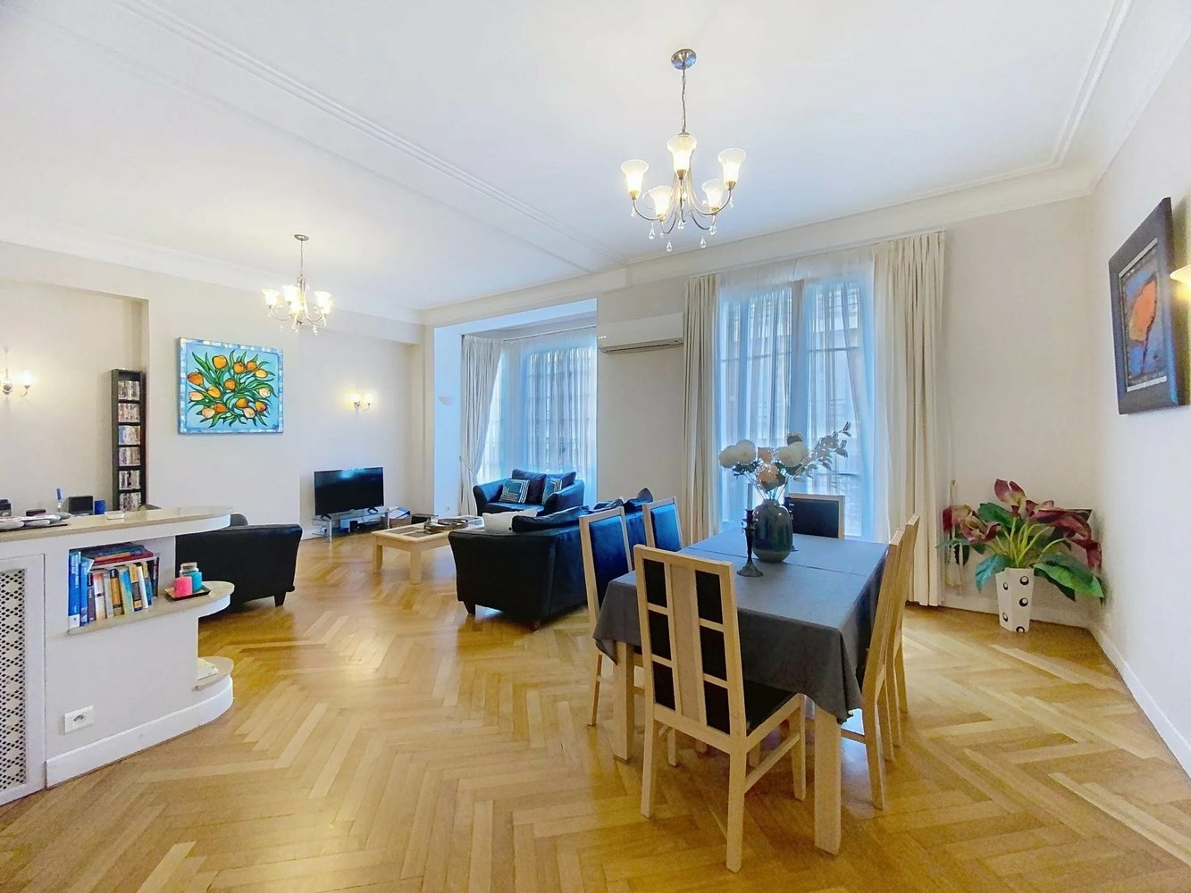 Property photo in Carre d'Or