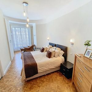 Property in Carre d'Or