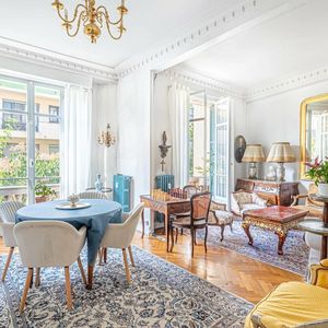 Property in Carre d'Or