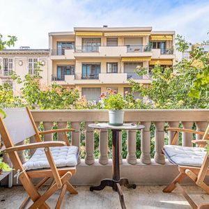 Property in Carre d'Or