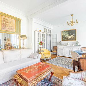 Property in Carre d'Or